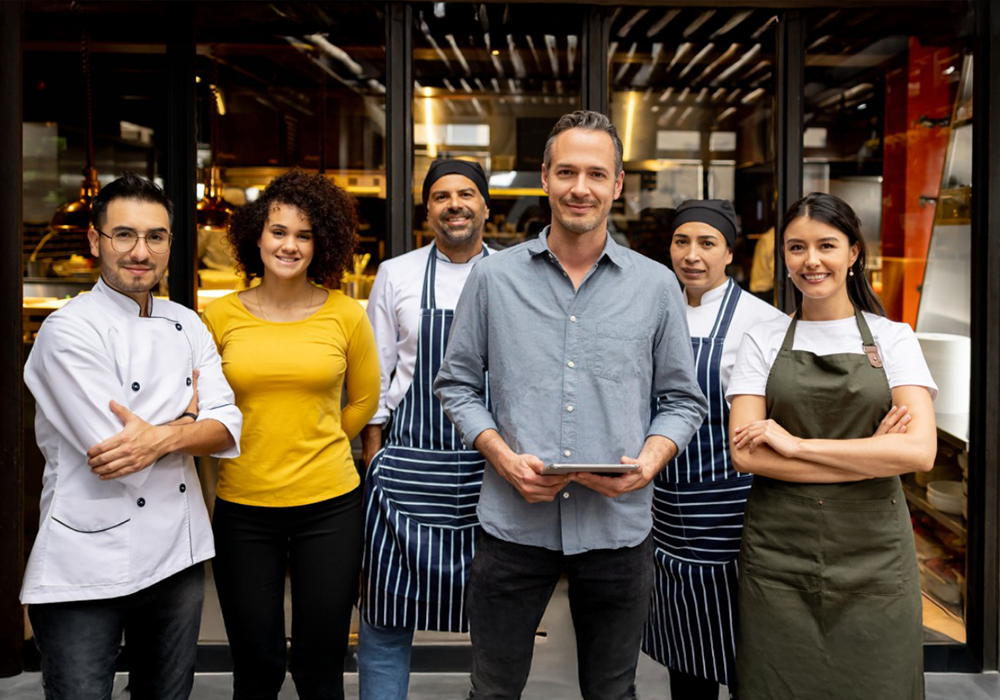 أساسيات إدارة وتنظيم فريق العمل في المطعم