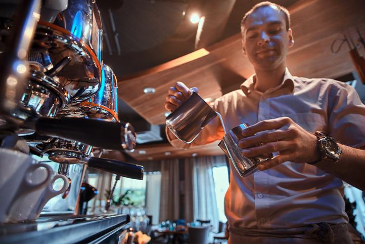باريستا أثناء دوام العمل Barista Making Coffee with milk
