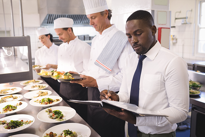 مدير المطعم restaurant manager