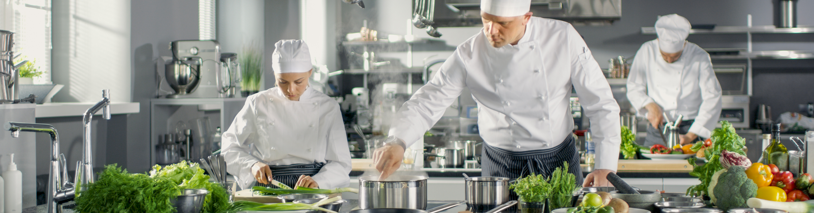 ٤ إجراءات صحية هامة للطهاة في مرحلة تحضير وتجهيز الأغذية المقدمة ihoreca by horeca star